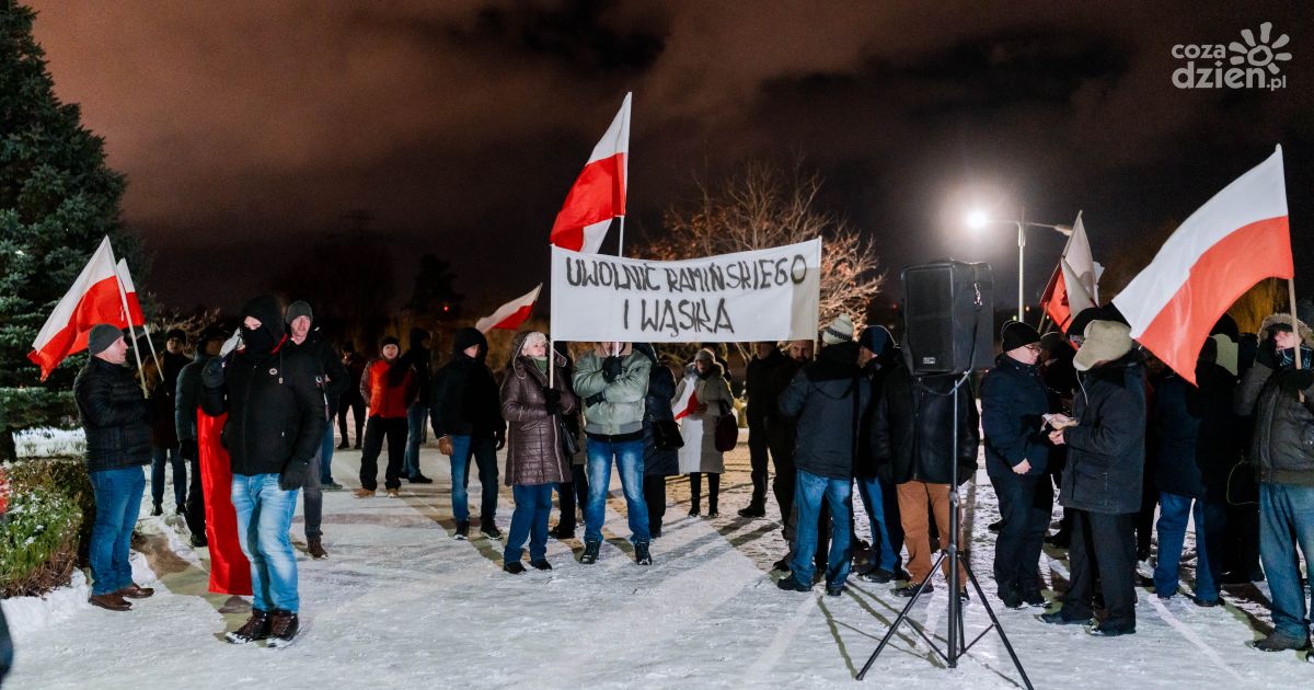 Protest przed Aresztem Śledczym zdjęcia