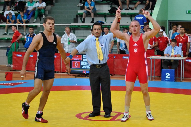Piotr Przepiórka (POL) - po prawej stronie, cieszący się po wygranym pojedynku o trzecie miejsce z Egipcjaninem