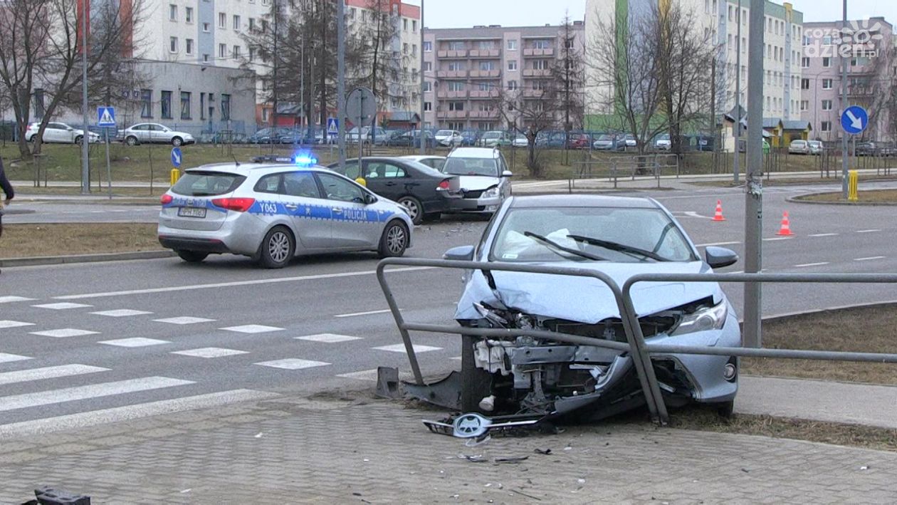 Wypadek na Mieszka I. Dwie osoby w szpitalu