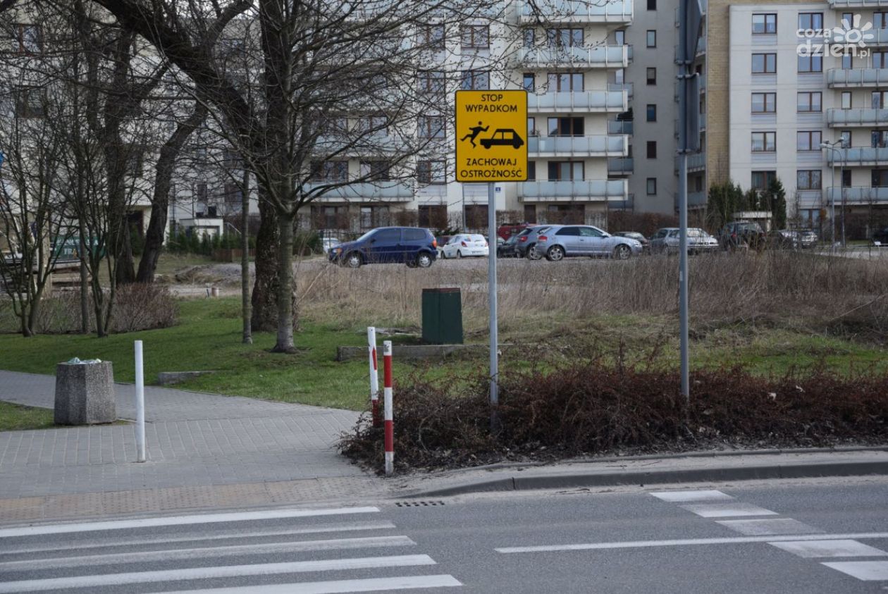 Nowe znaki przy przejściach dla pieszych