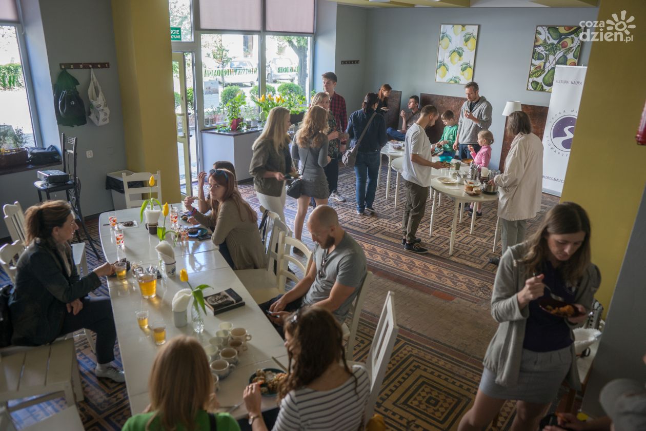 Radomska Kuchnia Społeczna, czyli spotkanie w restauracji roślinnej Gruszki na Wierzbie