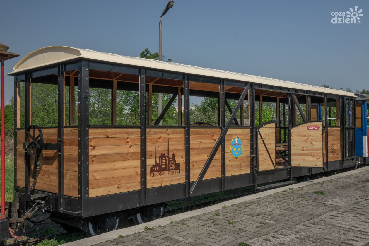 O nowy wagon powiększył się skład kolejki wąskotorowej kursującej na dwóch trasach: Starachowice Wschodnie - Lipie oraz Iłża - Marcule