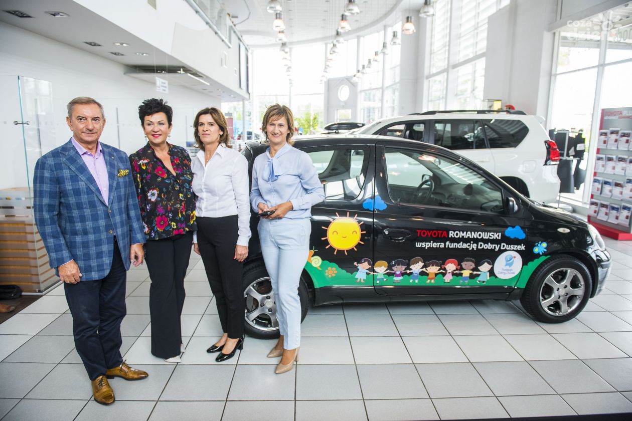 Toyota & Lexus Romanowski przekazali samochód dla fundacji Dobry Duszek (zdjęcia)