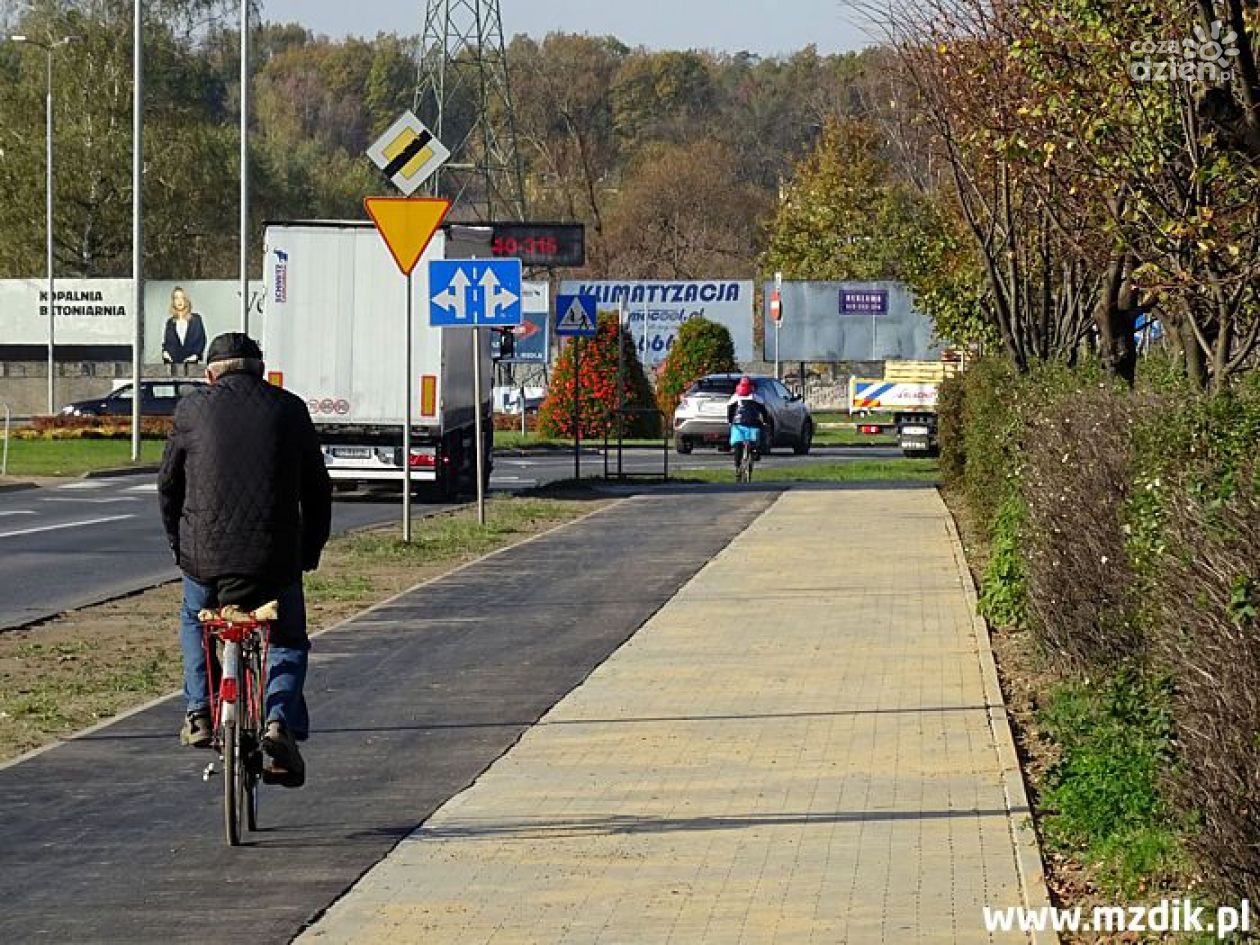 Ul. Żółkiewskiego. Chodnik i droga dla rowerów gotowe