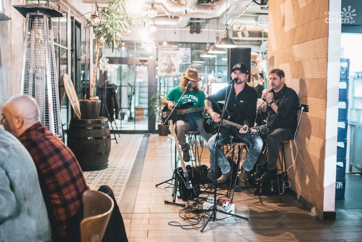 Koncert zespołu BluesTender w restauracji Łyżka i Widelec (zdjęcia)