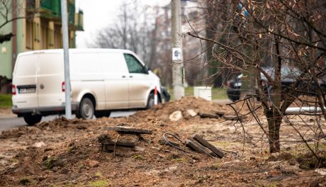 Początek prac na skwerze przy Bema/Jasińskiego/Sowińskiego (zdjęcia)