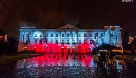 Świetlny hołd dla służb medycznych