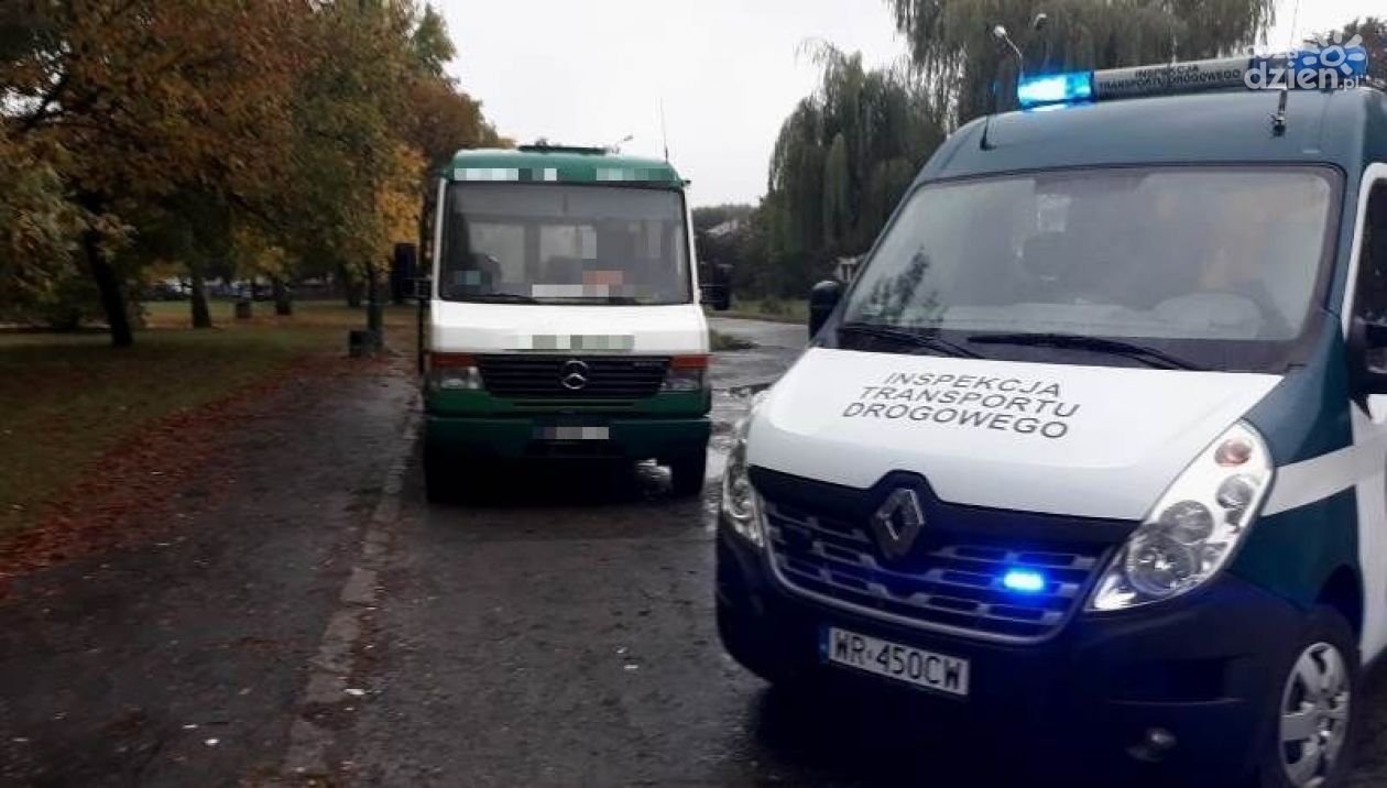 Kierowca bez uprawnień w niesprawnym autobusie