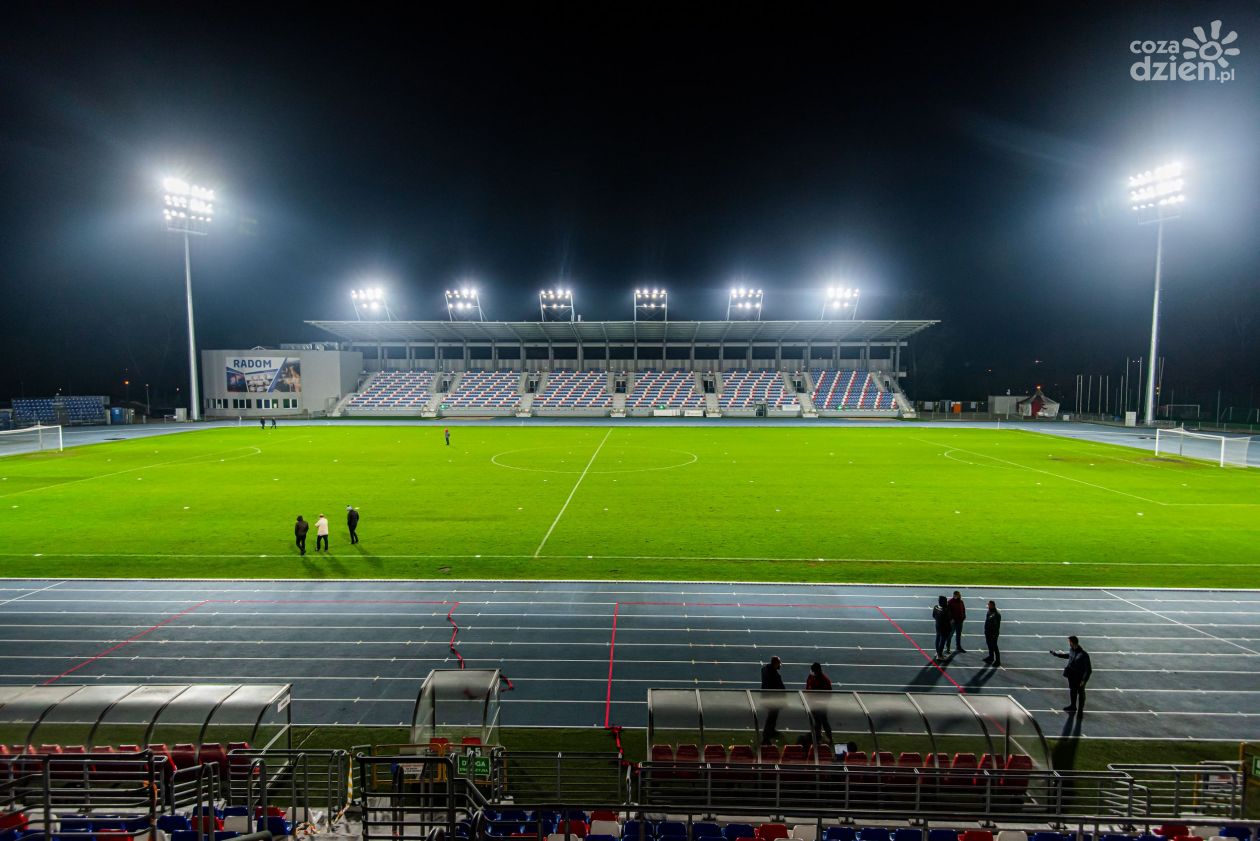 Generalna próba oświetlenia na stadionie MOSiR (zdjęcia)