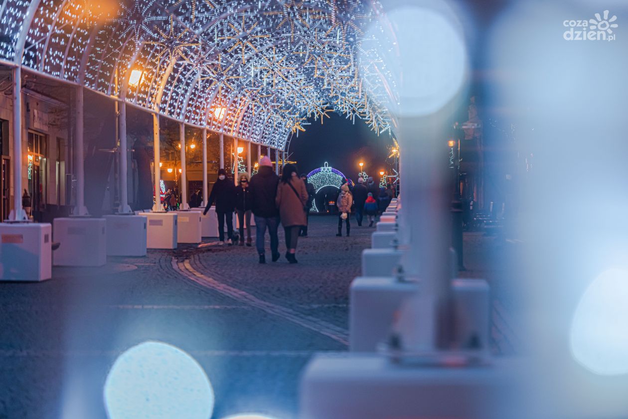 Rozbłysła świąteczna iluminacja na deptaku (zdjęcia)