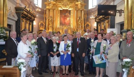 Wyjątkowa chwila dla małżonków. W Skaryszewie świętowano Złote Gody