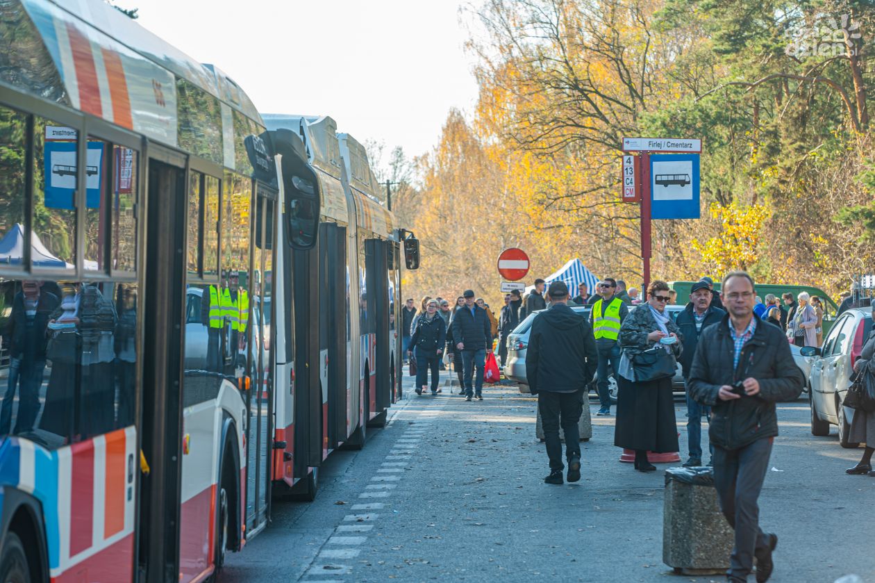 Informacje. Komunikacja na Wszystkich Świętych