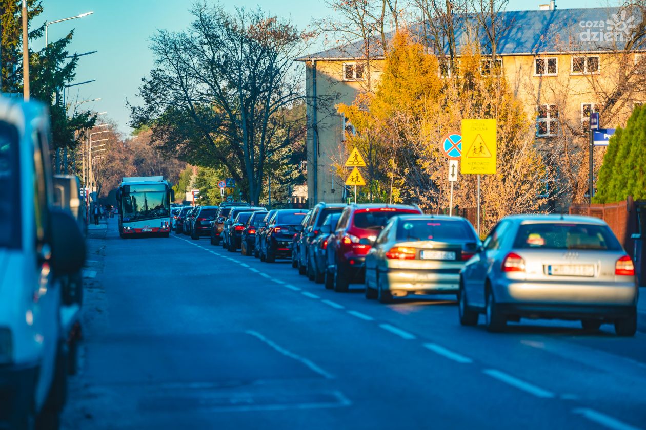 Informacje. Kilkadziesiąt kolizji, kilka wypadków