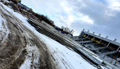 "Ślimacze" tempo prac na budowie stadionu