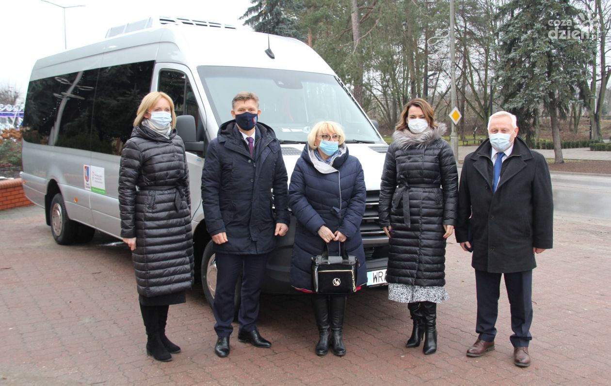 Nowy autobus dla niepełnosprawnych trafiły do Pionek