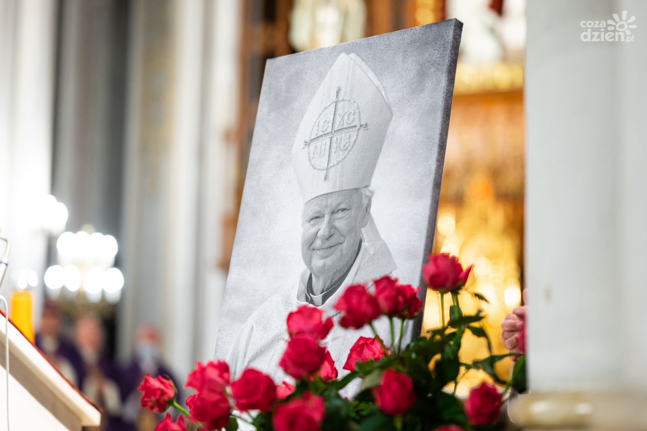 Pożegnanie śp. Biskupa Adama Odzimka - Msza Święta Żałobna (zdjęcia)