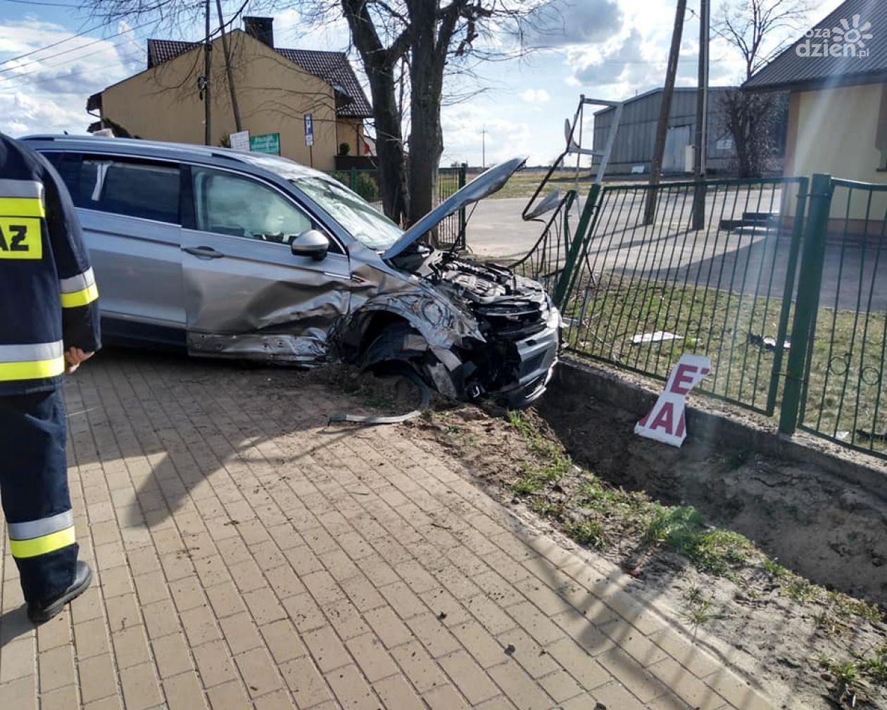 Kazanów. Traktor zderzył się z osobówką