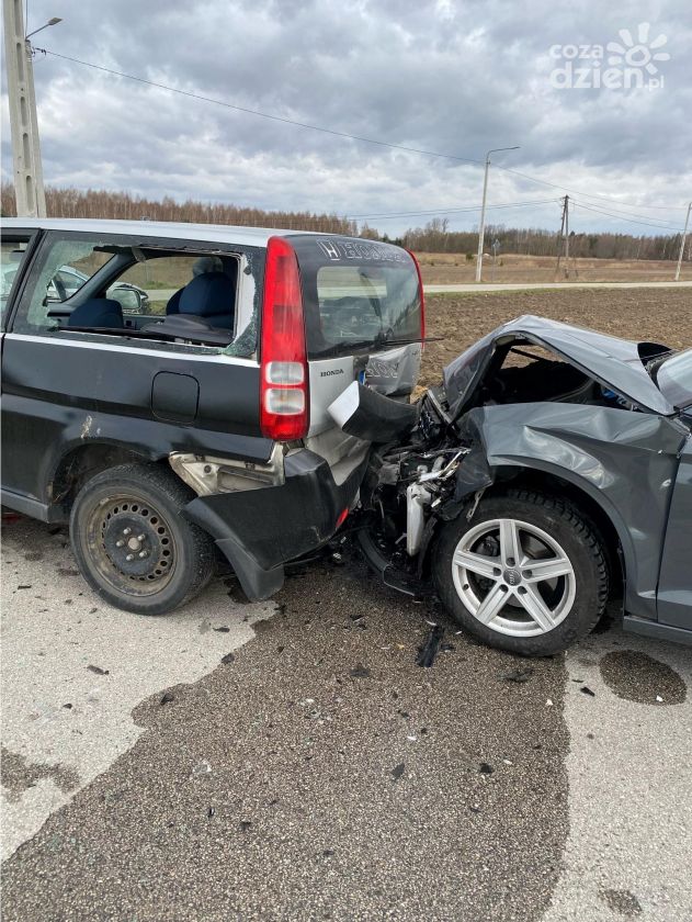 Wypadek pod Jedlińskiem. Trzy osoby w szpitalu