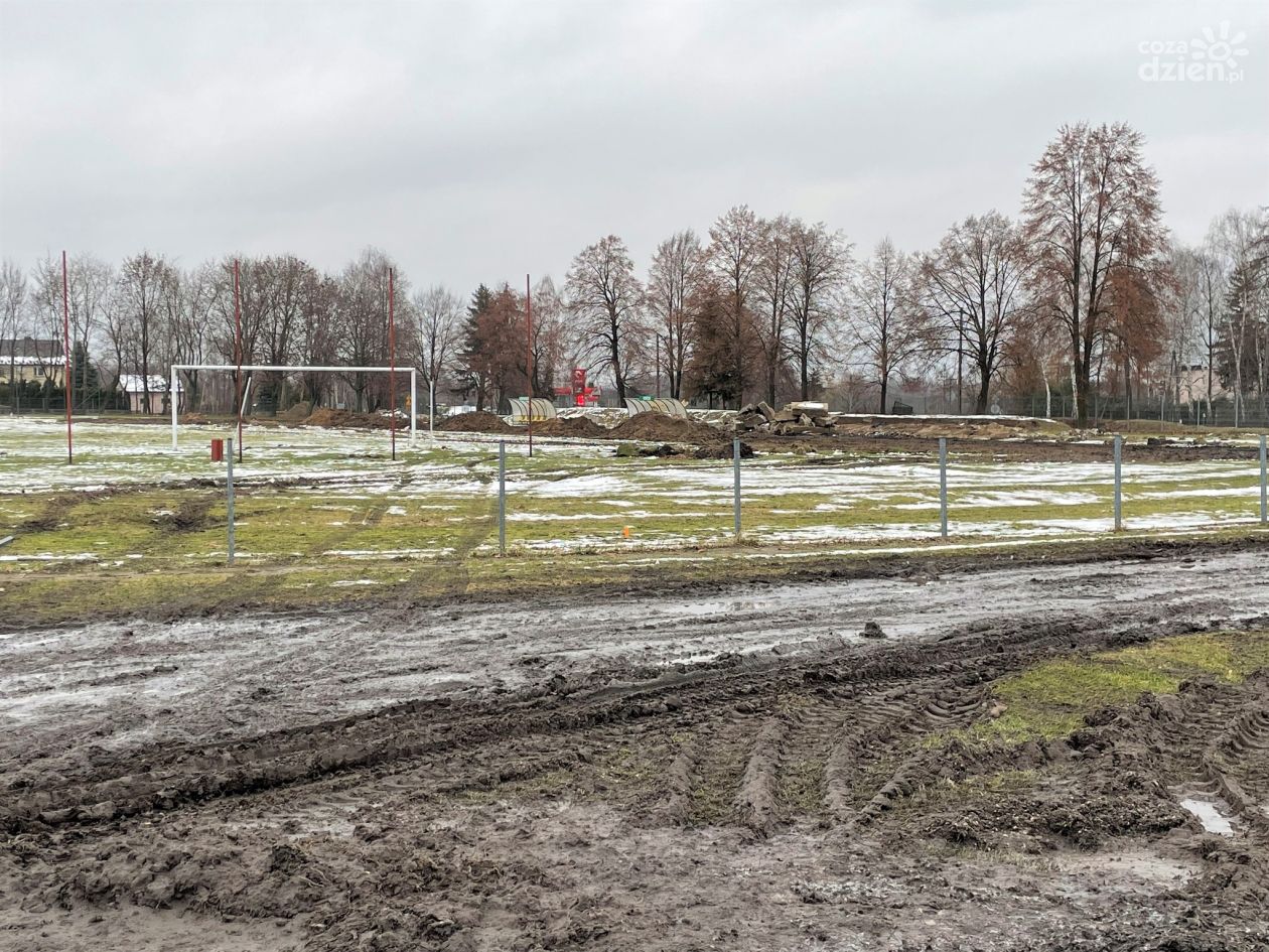 Rozpoczęły Się Prace Przy Przebudowie Stadionu W Przysusze 7985