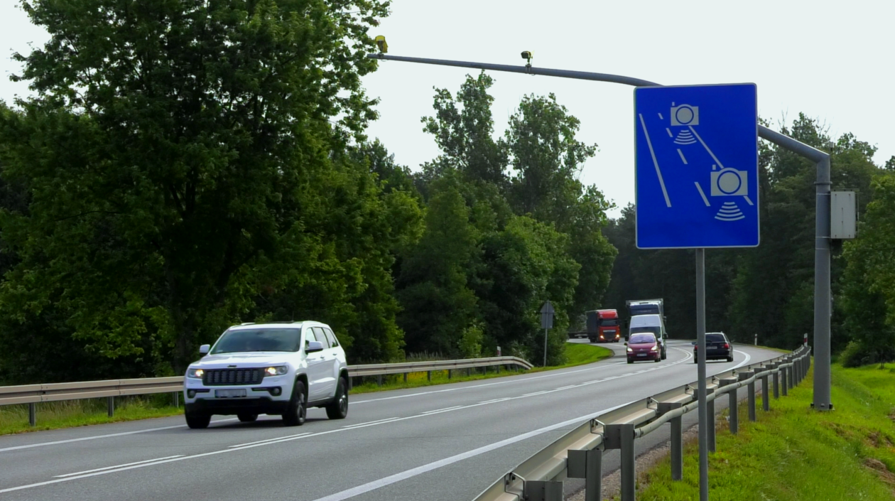 Odcinkowy pomiar prędkości koło Białobrzegów. Kiedy ruszy?