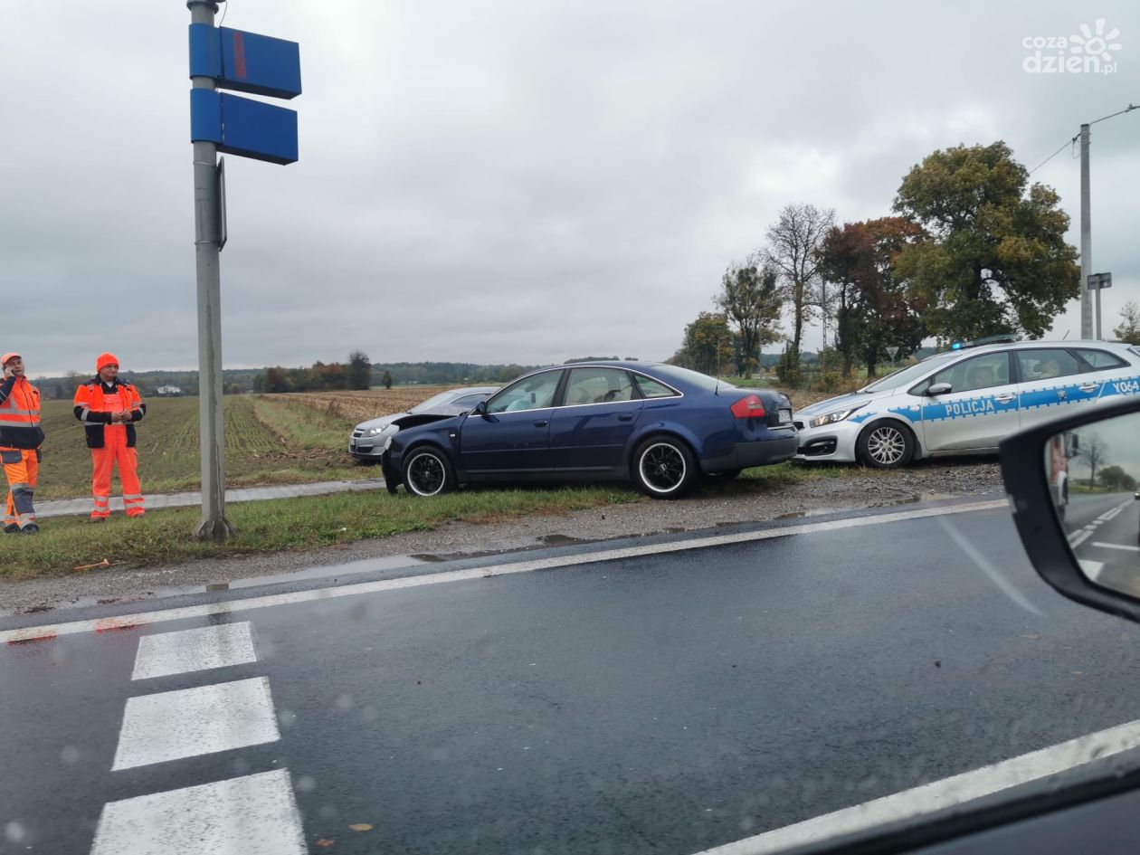 Zderzenie dwóch samochodów w Kuczkach. Sprawca był po alkoholu