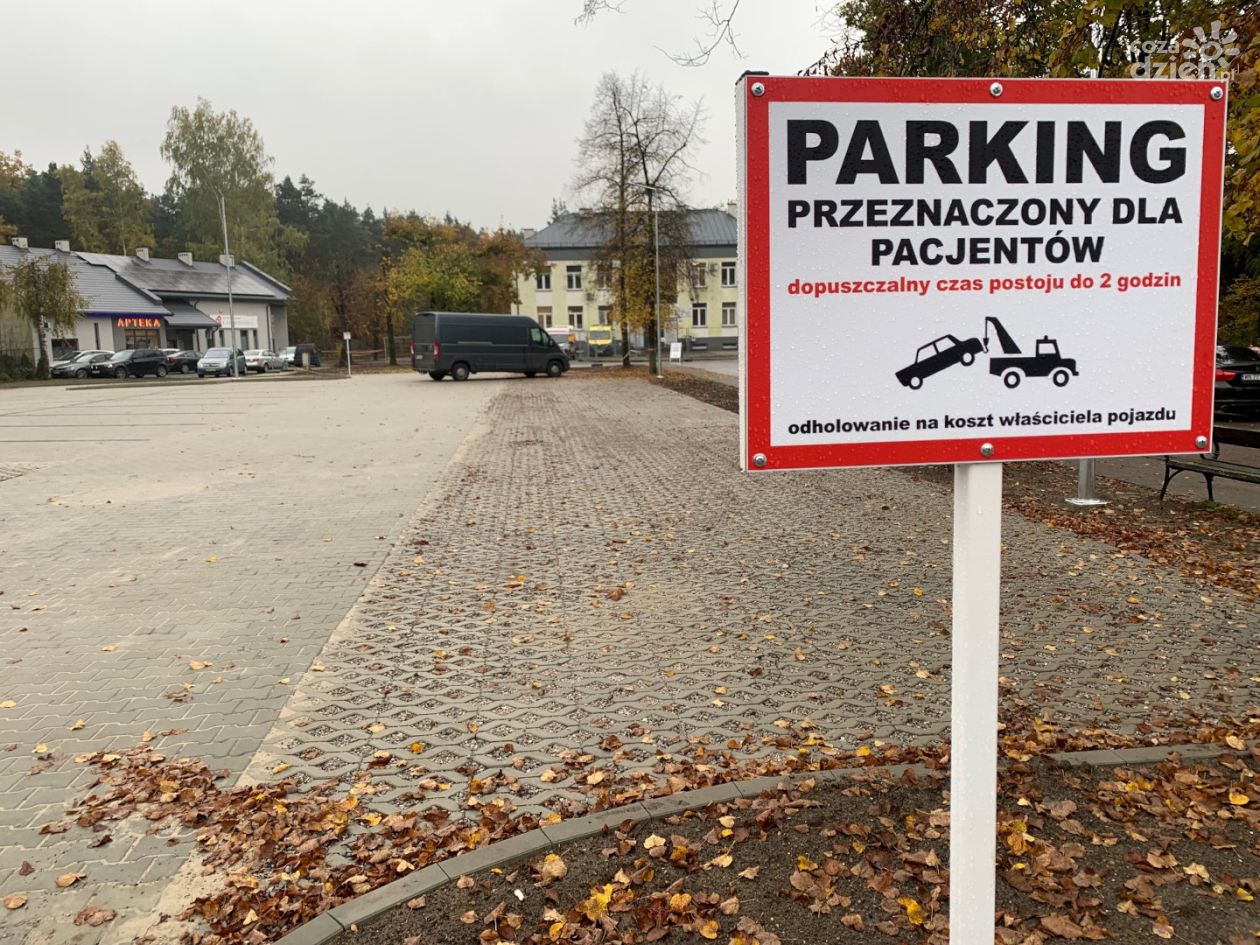 Parking przed ośrodkiem zdrowia w nowej odsłonie