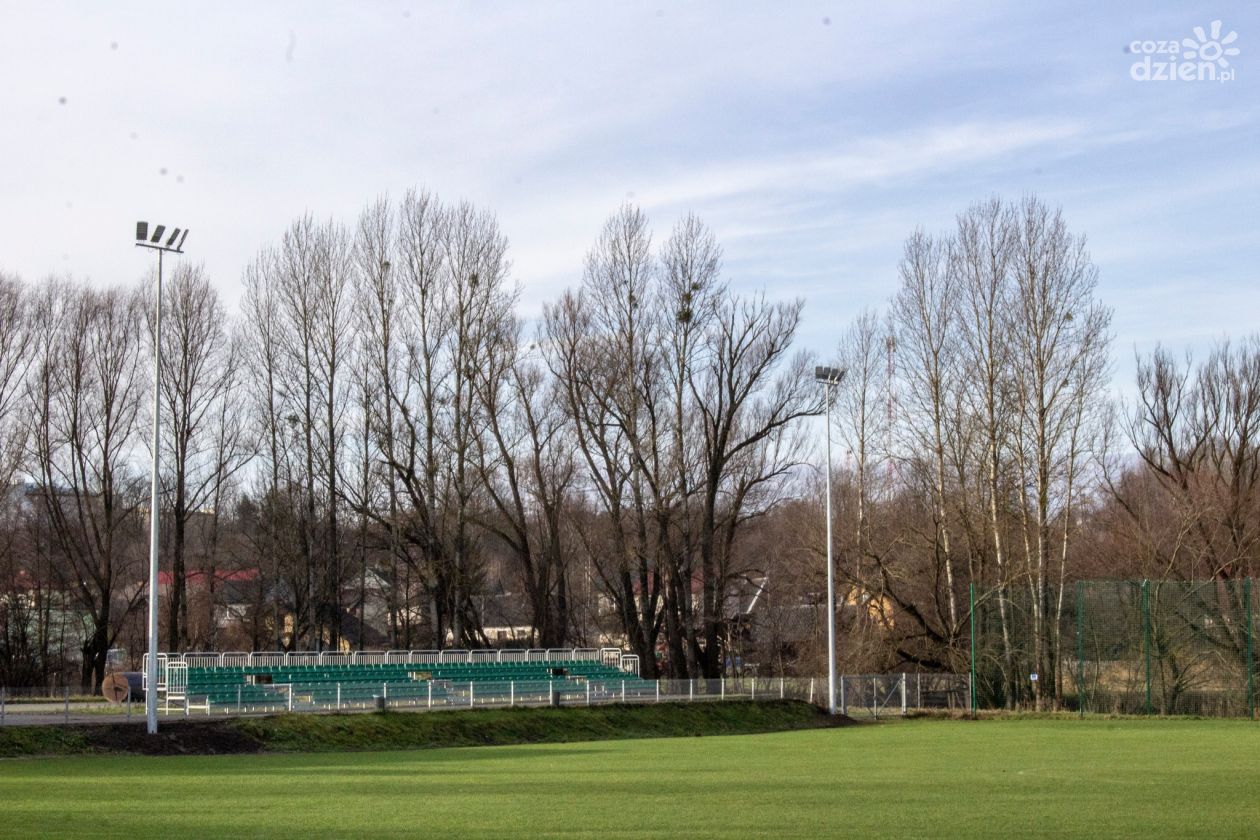 Jest oświetlenie na iłżeckim stadionie! To nie koniec zmian