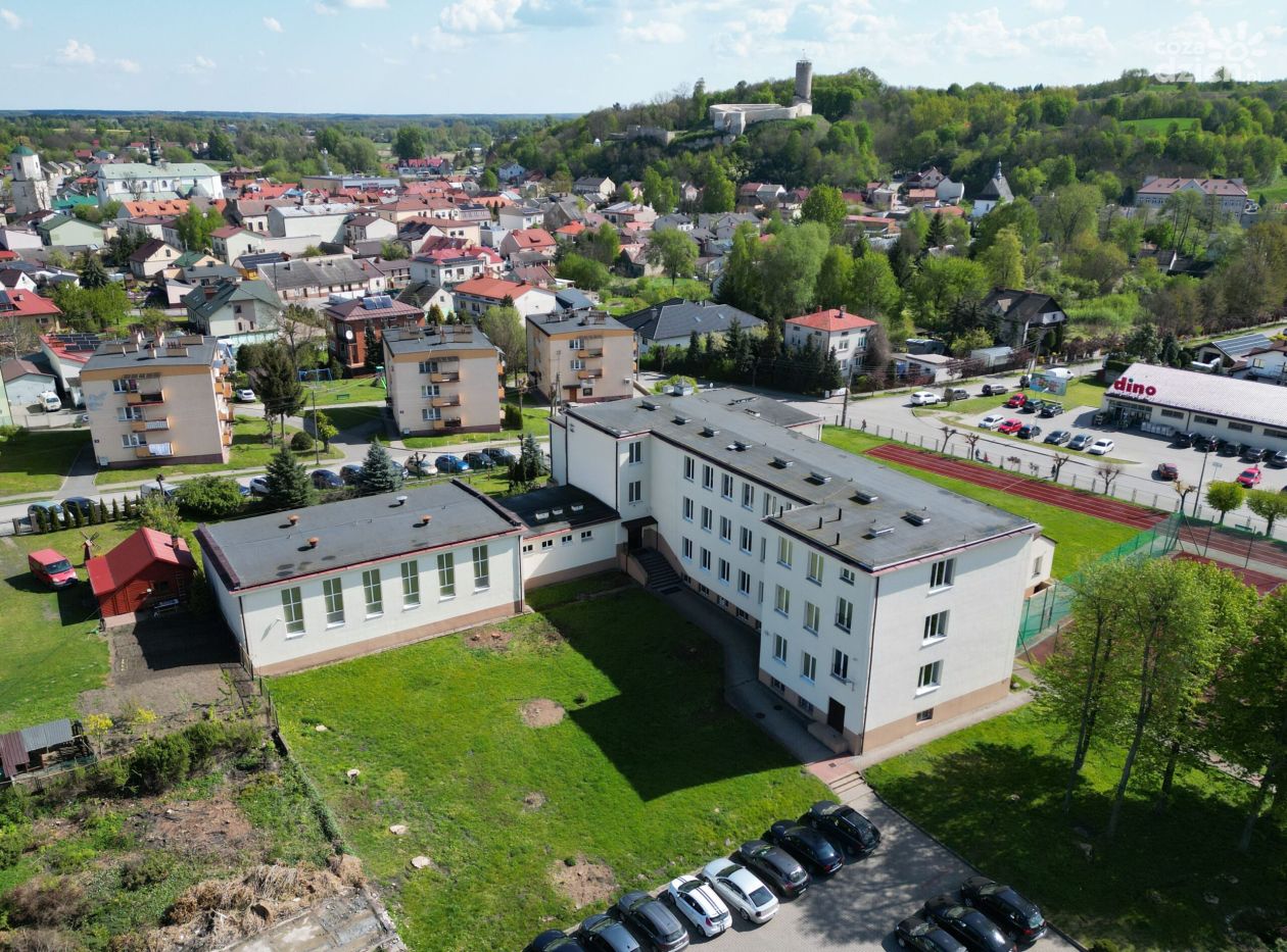 Zaczyna się budowa hali sportowej przy liceum w Iłży