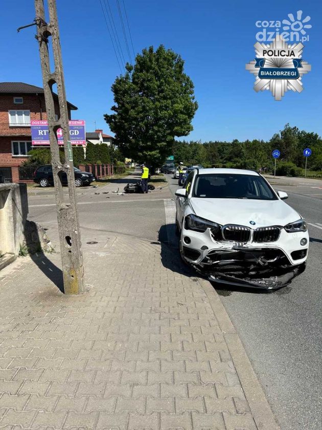 Wypadek na skrzyżowaniu. Kierowca bmw uderzył w motocyklistę