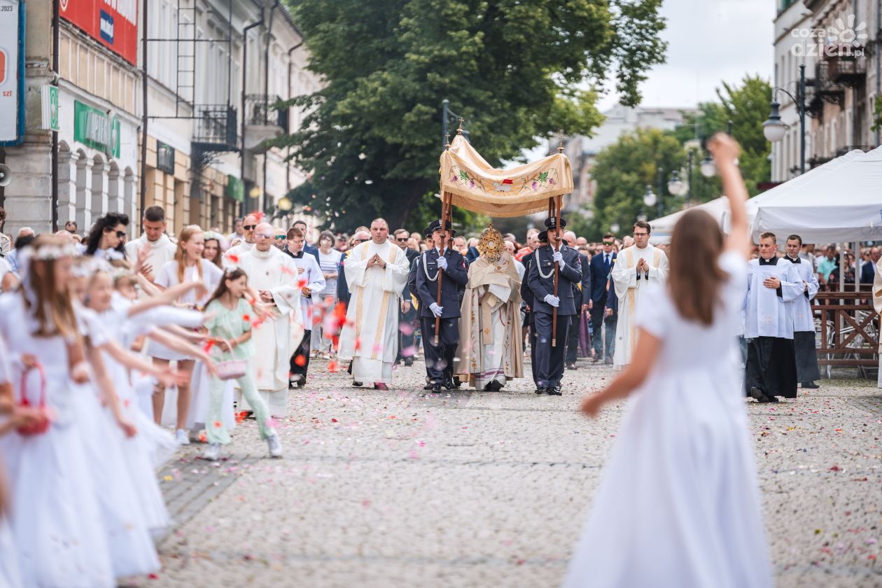 Utrudnienia i objazdy podczas procesji Bożego Ciała