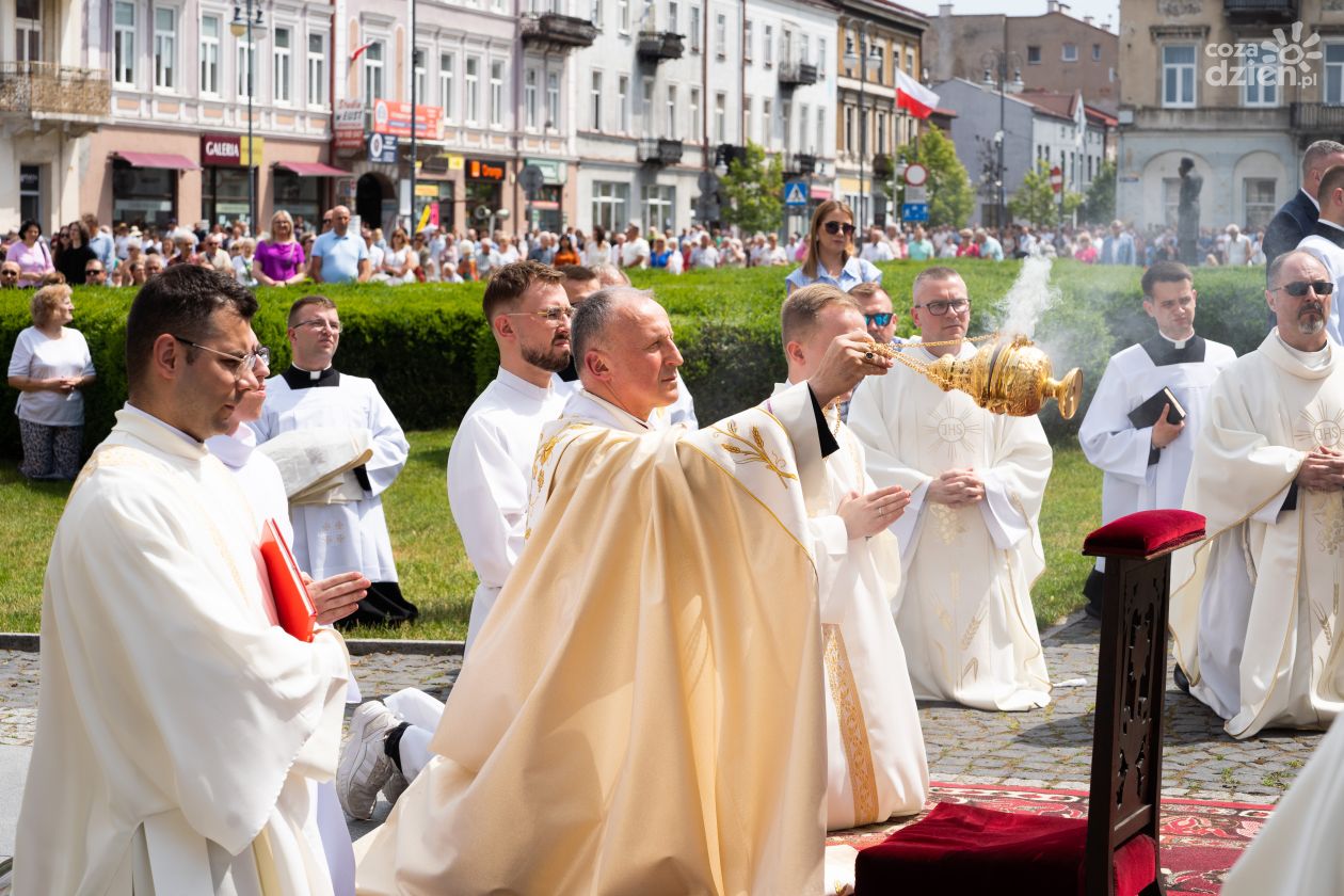 Procesja Bożego Ciała od kościoła pod wezwaniem Opieki Najświętszej Maryi Panny (zdjęcia)