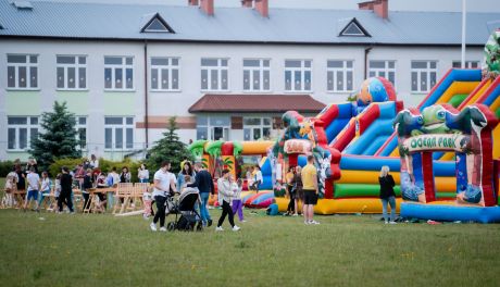 Zdjęcia Festyn rodziny w Szkole Podstawowej w Dąbrówce Podłężnej im Orła Białego (zdjęcia)