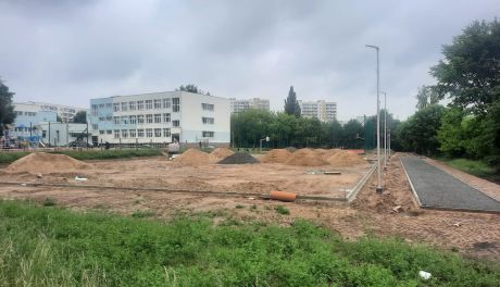 Trwa budowa boiska przy PSP nr 17 w Radomiu