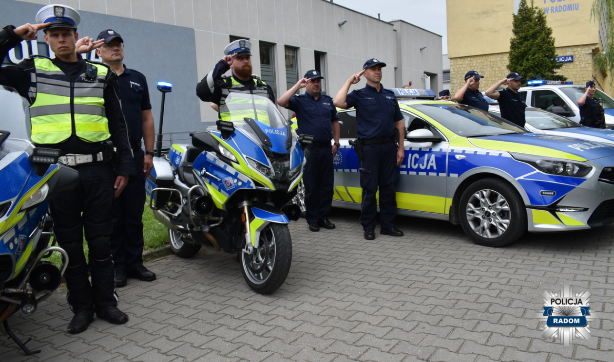 Radomscy policjanci oddali hołd zmarłemu żołnierzowi [WIDEO]