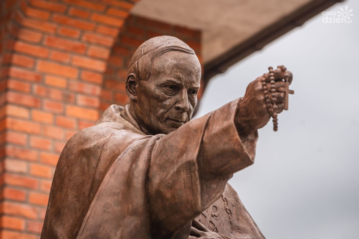 Poświęcenie Pomnika Prymasa Tysiąclecia w Radomiu (zdjęcia)