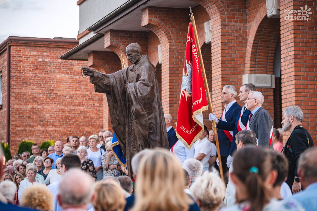 Poświęcony pomnik kard. Stefana Wyszyńskiego