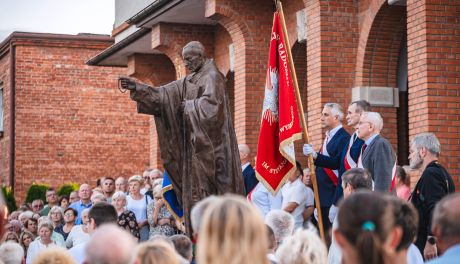 Poświęcony pomnik kard. Stefana Wyszyńskiego