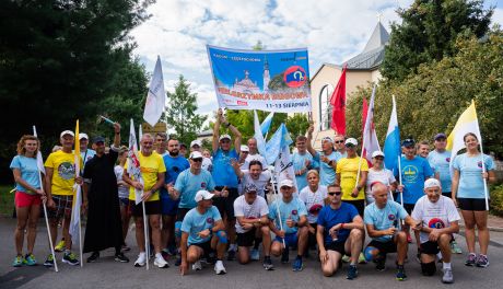 Biegną do Częstochowy. Wyruszyła Diecezjalna Pielgrzymka Biegowa