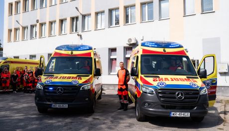 Informacje. Nowe ambulanse dla radomskiego pogotowia 