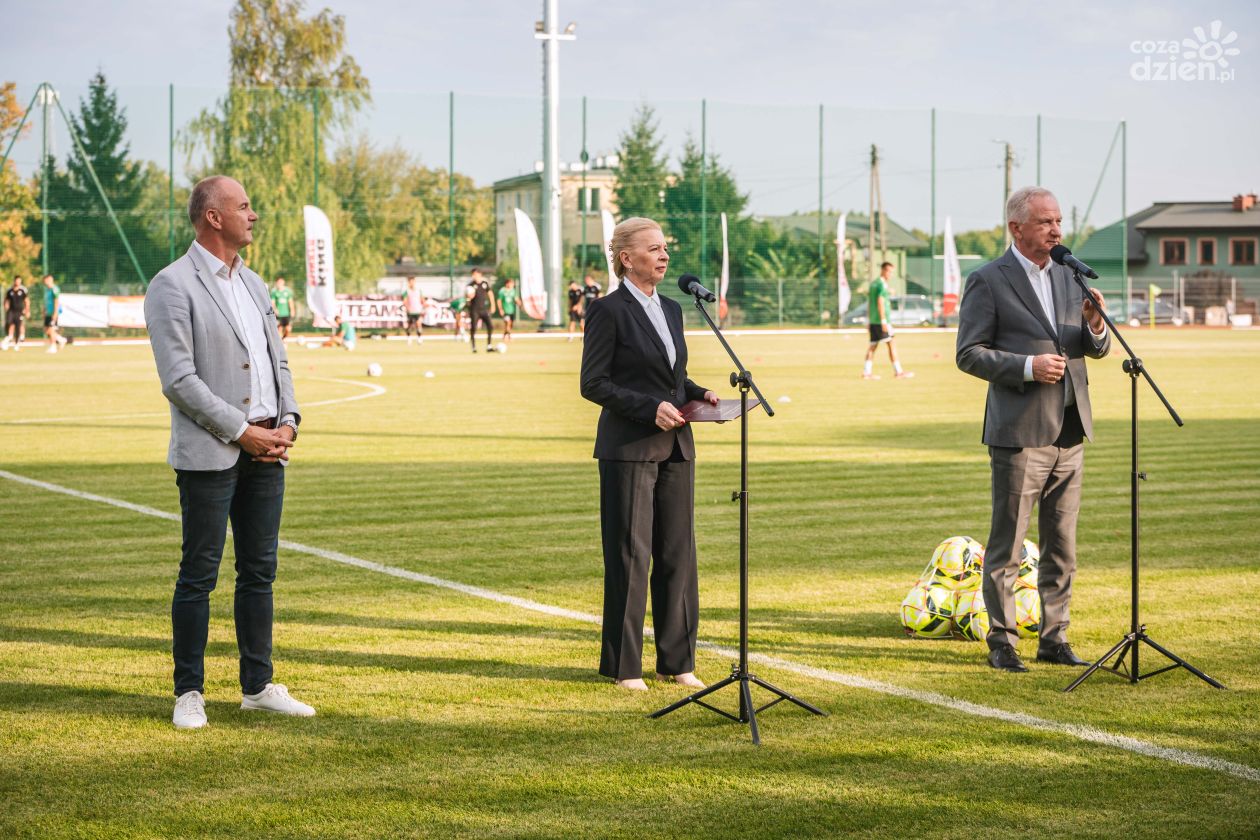 Otwarcie stadionu w Przysusze i mecz Oskar Przysucha - Radomiak Radom (zdjęcia)