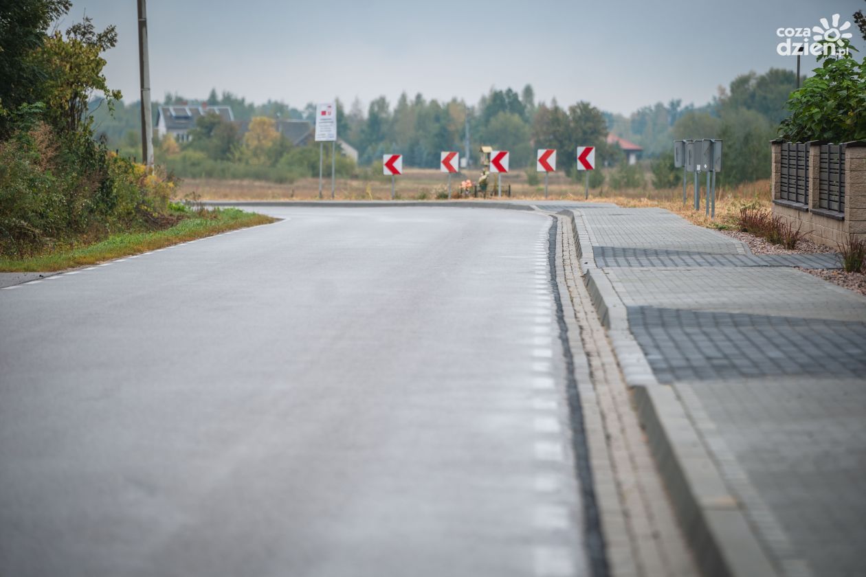 W Dąbrówce Nagórnej powstał nowy chodnik