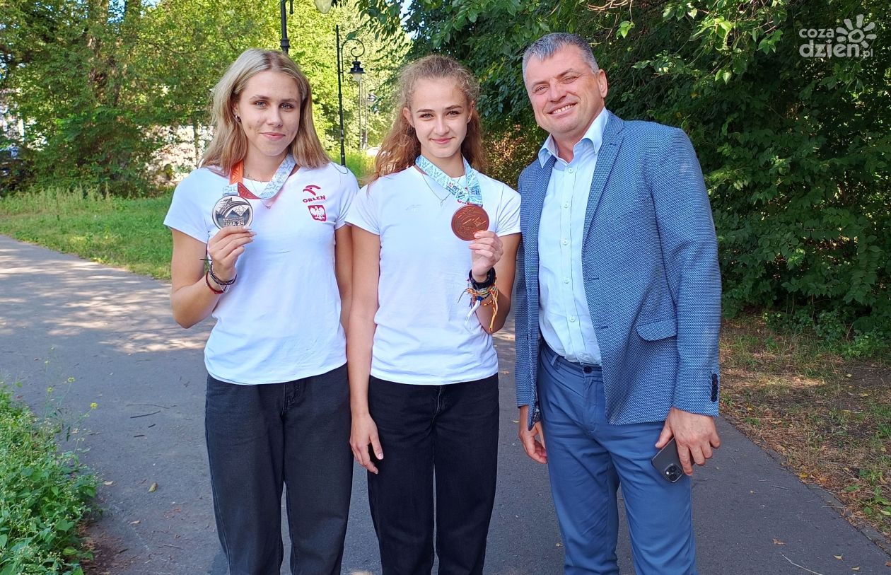 Medalistki MŚ juniorów już w Radomiu - te dwa krążki to ogromny sukces radomskiej lekkiej atletyki! 