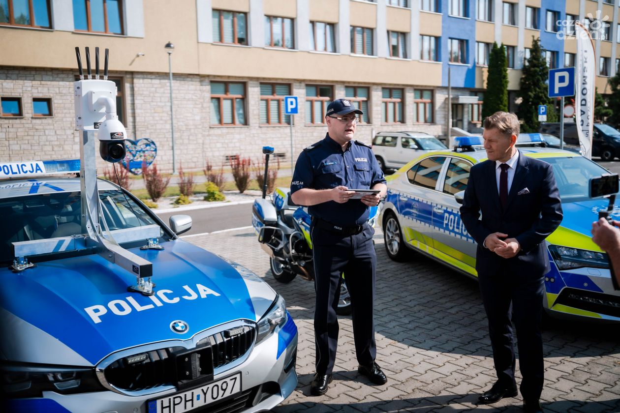 Radomskie starostwo wspiera służby. Do policji trafi nowy sprzęt, strażacy mają pieniądze na szkolenia