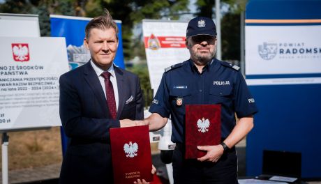 Przekazanie systemu monitoringu dla radomskiej policji oraz podpisanie umowy ze strażą pożarną (zdjęcia)