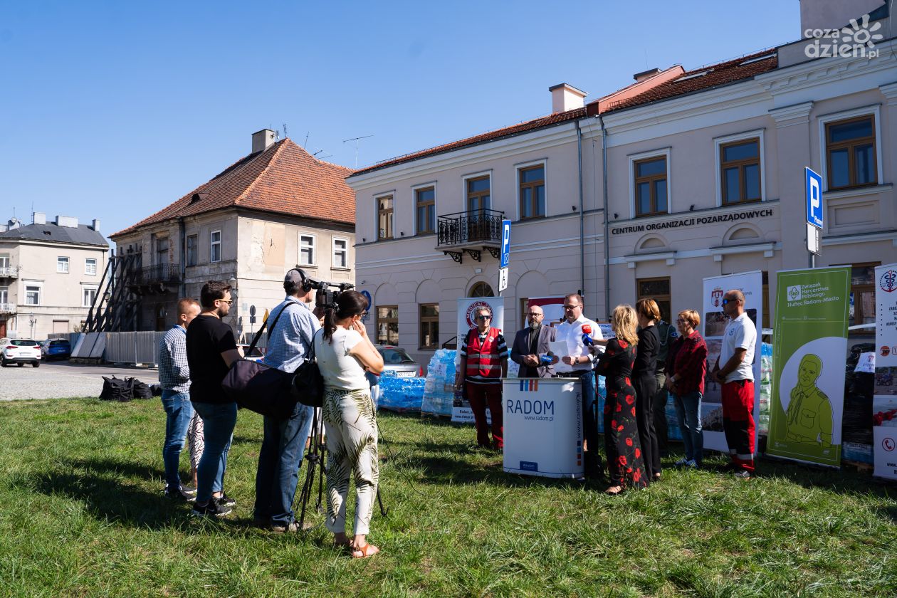 Briefing prasowy dot. zbiórki darów dla powodzian (zdjęcia)