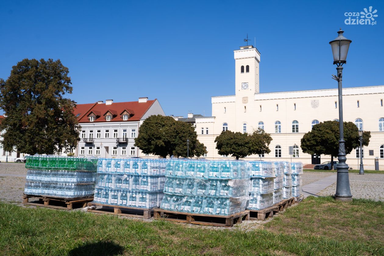 Informacje. Trzy transporty z darami dla powodzian