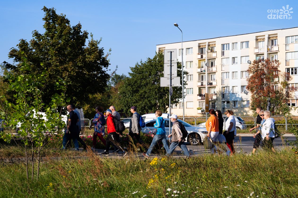 Spacery po blokowiskach Radomia z Resursą Obywatelską (zdjęcia)