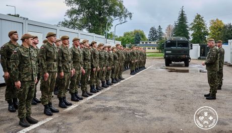 Żołnierze WOT pomagają powodzianom 