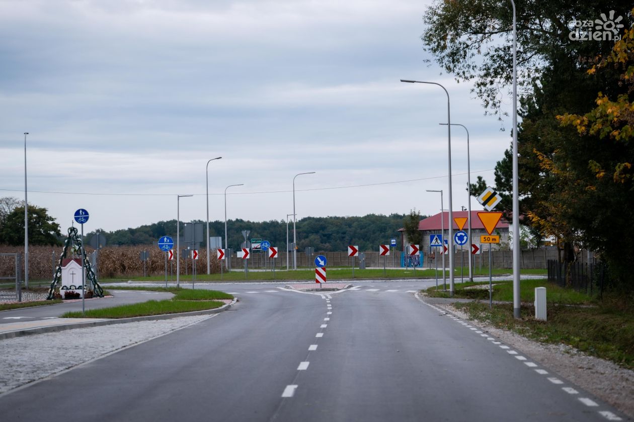 Otwarcie ronda w Gębarzowie (zdjęcia)