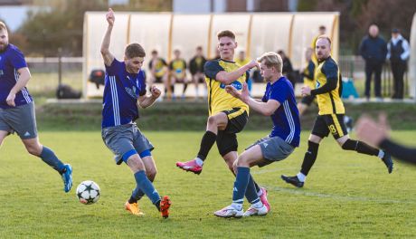 Zdjęcia Tymex Liga Okręgowa: Młodzik Radom - Orzeł Wierzbica (zdjęcia)